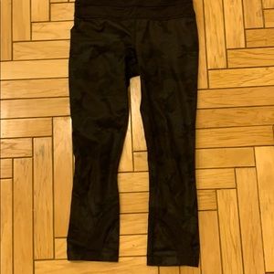 Lululemon size 2 crop pant